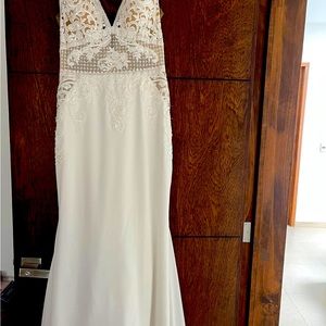 Peonovias Emily wedding dress